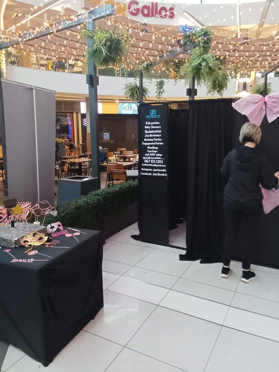 Photo booth pop-up at a shopping mall